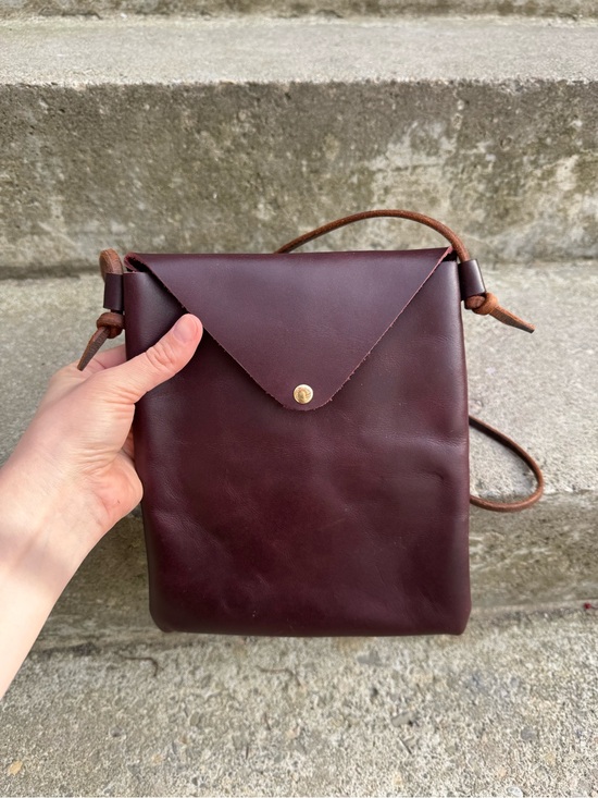 Handbags - Leather Envelope Crossbody Bag in Deep Burgundy